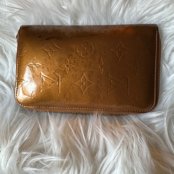 Louis Vuittion Vernis Mongram Wallet - Picture 2 of 7